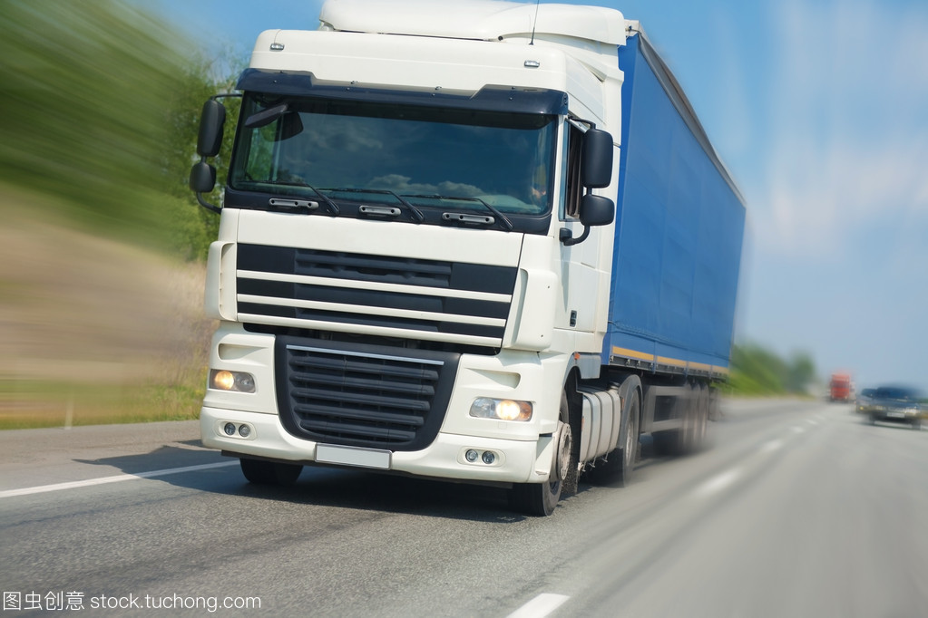 道路上的巨無(wú)霸 解析道路貨物運(yùn)輸中的大拖車(chē)